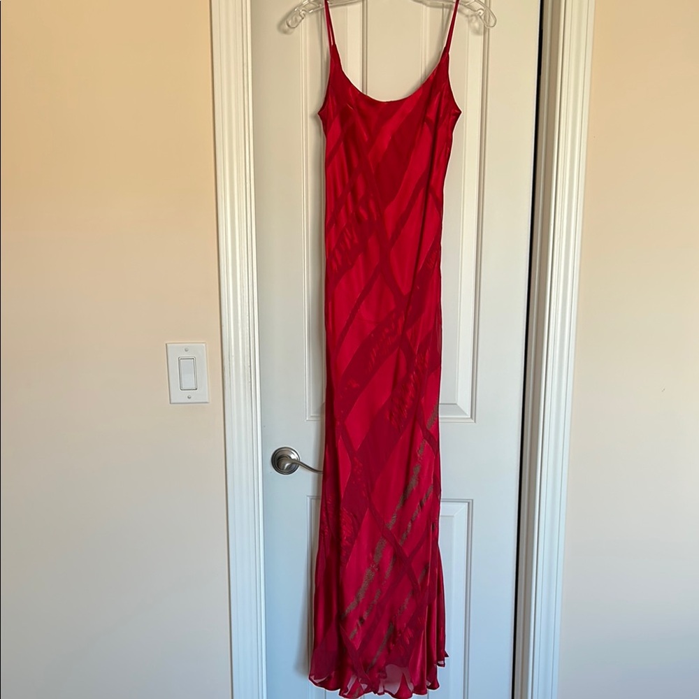 Elegant Red Sleeveless Dress with lining